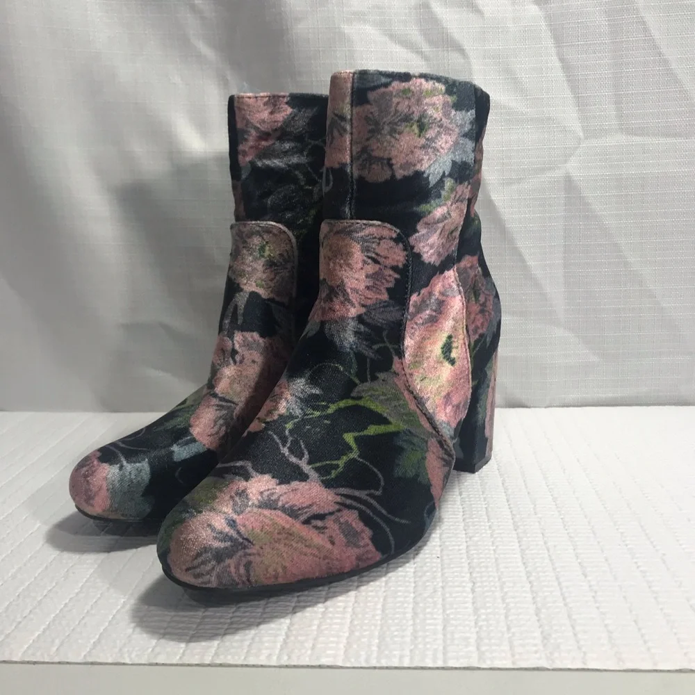 Hippie Laundry Women’s 8 M Dark Blue Rose Floral Velvet Ankle Bootie Boots